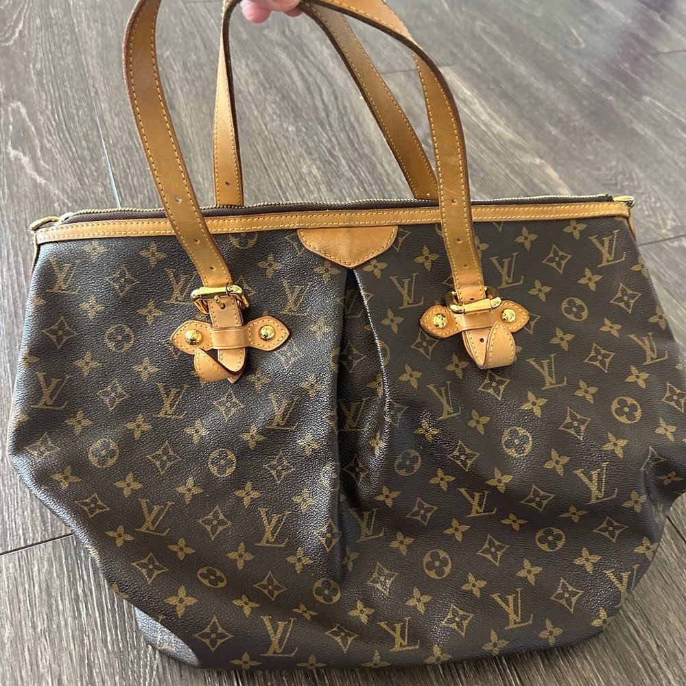 Louis Vuitton monogram purse /big size